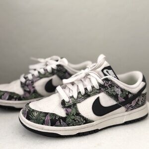 Women's Nike Low Dunk Next Nature (size 8)